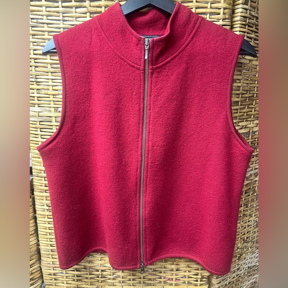 Woolrich- Red, Women’s Ruby Vest- Size: Medium, Vintage